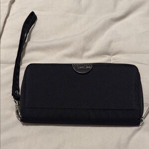 Travelon Black Wristlet Wallet